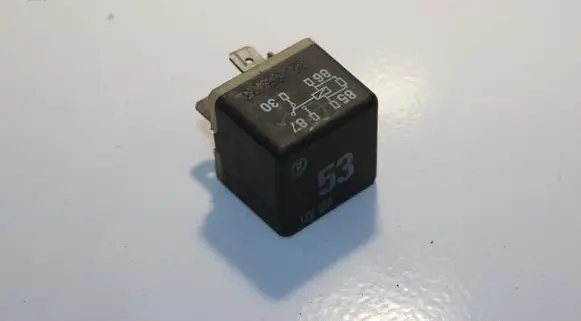Volkswagen PASSAT B5 Other relay 141951253B