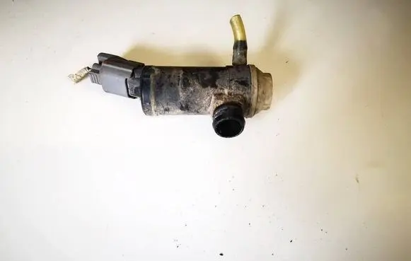 Subaru Legacy Windscreen/windshield washer pump