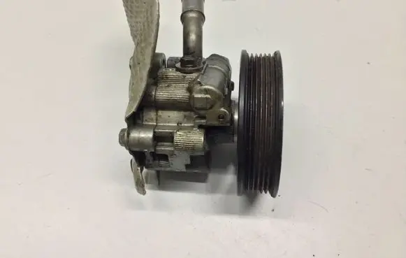 Chrysler Town & Country V Power steering pump 68078769AA 05151710AD