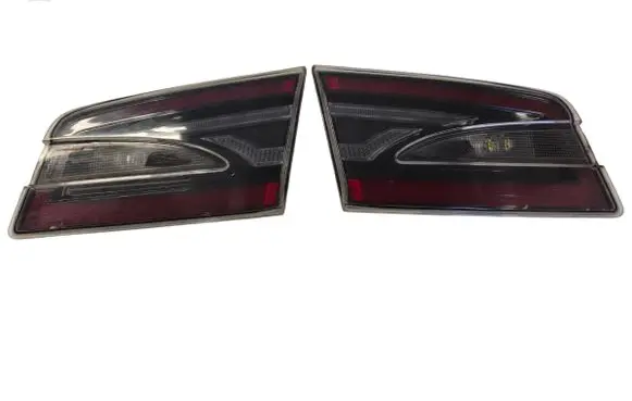 Tesla Model S Tailgate rear/tail lights 600592400E 600592200E T19F1720433