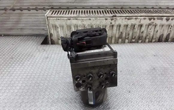 Volkswagen PASSAT B6 ABS Pump 3C0614109J