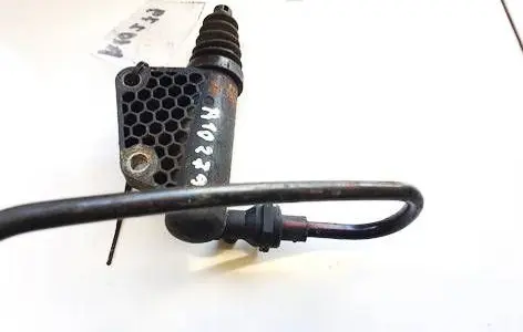 Suzuki Swift I Clutch master cylinder 2382063j01