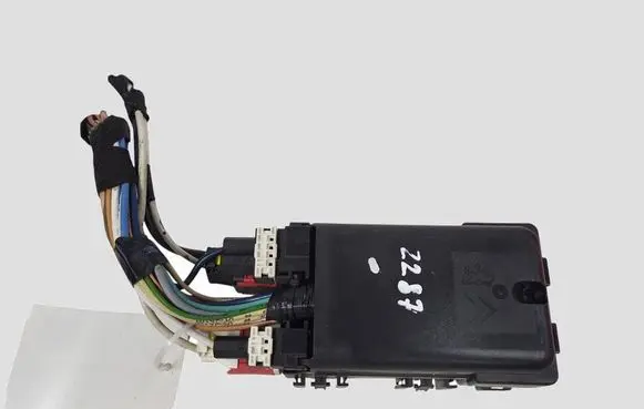 Peugeot 508 Fuse module 9665492680
