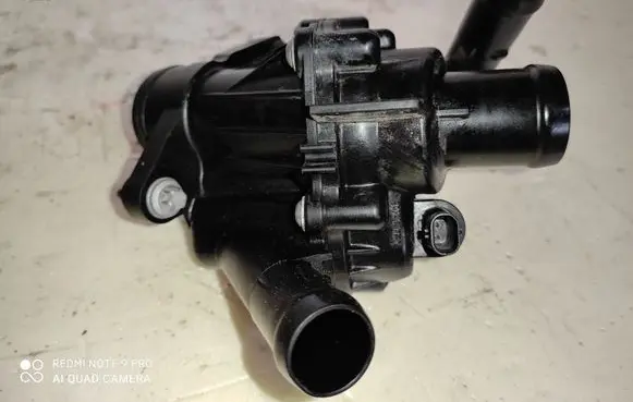 Thermostat/thermostat housing