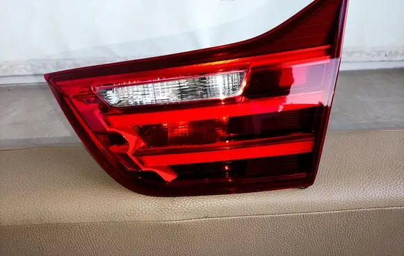 Tailgate rear/tail lights