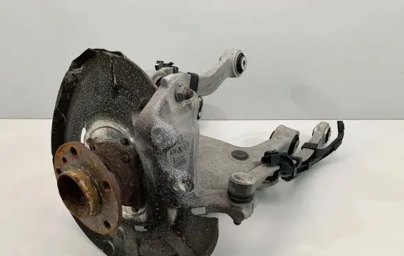 BMW 6 F06 Gran coupe Rear wheel hub spindle/knuckle 6852891
