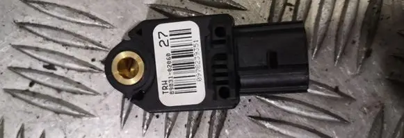 Toyota Auris 150 Airbag deployment crash/impact sensor 8983102060