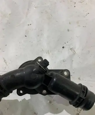 BMW 5 E39 Engine coolant pipe/hose 1437040 7136824