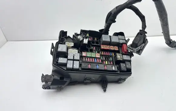Toyota Auris E180 Fuse box set 602730