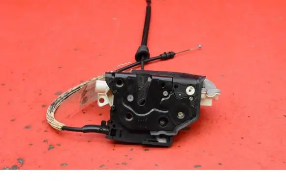 Volkswagen PASSAT CC Front door lock 3C1837016A