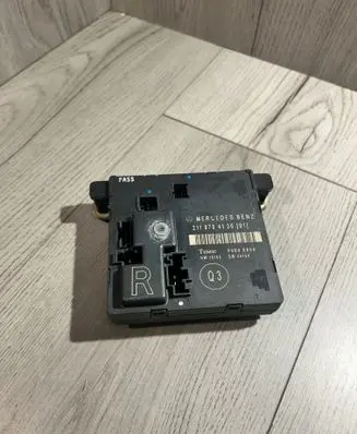 Mercedes-Benz E W211 Door control unit/module 2118704126