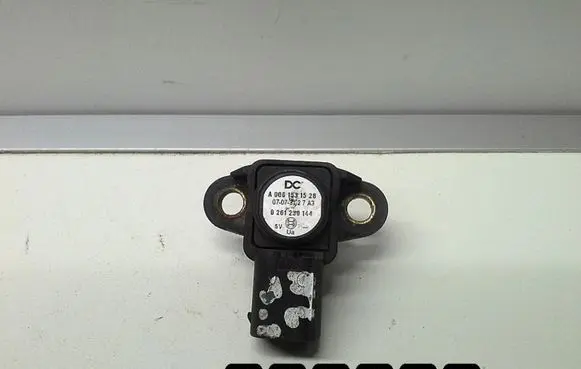 Mercedes-Benz CLS C219 Camshaft speed sensor A0061531528 0261230144