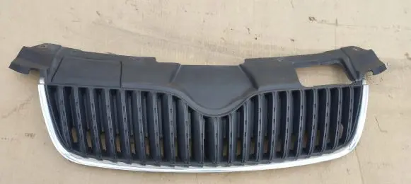 Skoda Fabia Mk2 (5J) Front bumper upper radiator grill 5J0853668A