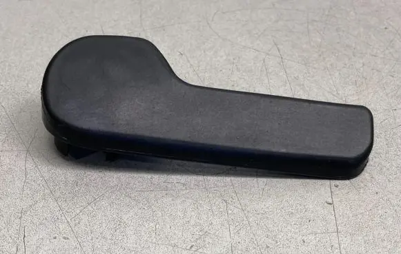 Volkswagen Touran I Engine bonnet (hood) release handle