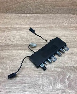 BMW 5 E39 Antenna control unit 8352774