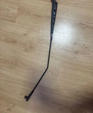 Peugeot 207 Front wiper blade arm