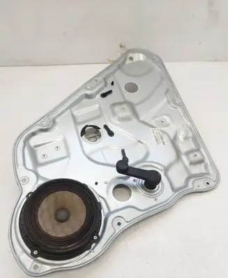 Rear door manual window regulator