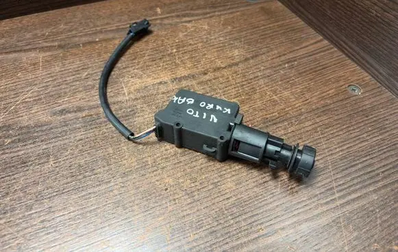 Mercedes-Benz Vito Viano W638 Fuel tank cap lock 6388200072 A6388200072