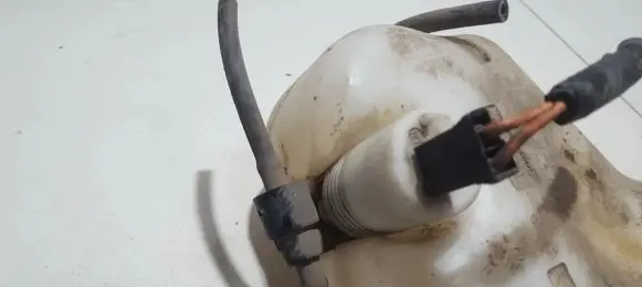 Peugeot 405 Windscreen/windshield washer pump
