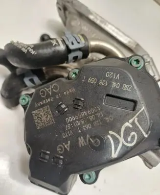 Volkswagen Golf VII Throttle valve 04L128063T