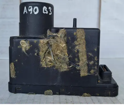 Audi 80 90 B3 Central locking vacuum pump 443862257H