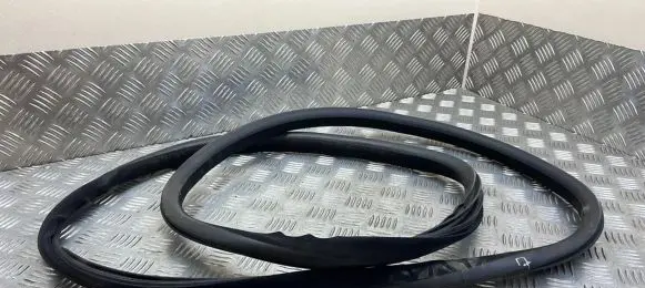 Volvo V70 Rubber seal rear door 
