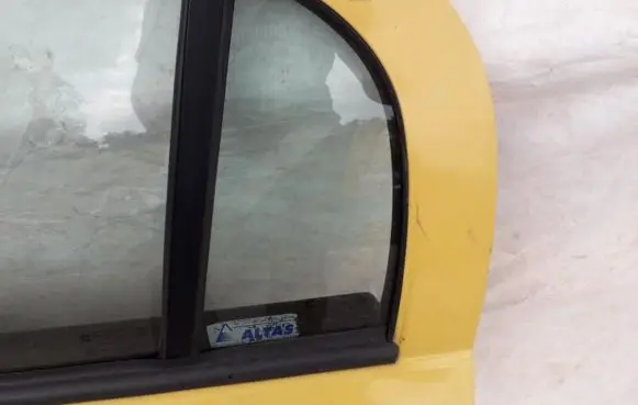 Opel Astra G Rear vent window glass 