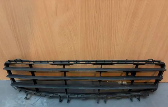 Opel Astra H Front bumper lower grill 375768702