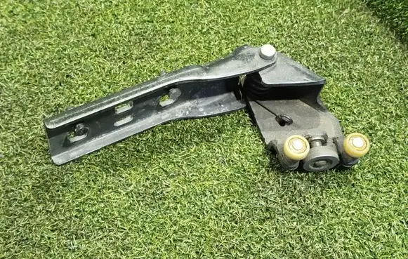 Opel Vivaro Sliding door middle roller runner 777645238R 93451715 7777647086R