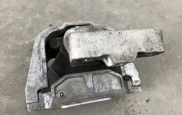 Volkswagen Caddy Gearbox mounting bracket