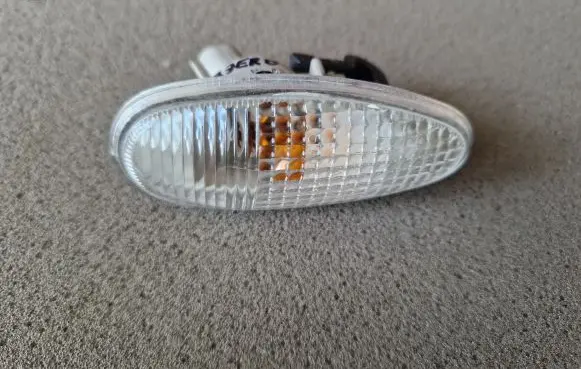 Mitsubishi Pajero Sport I Front fender indicator light