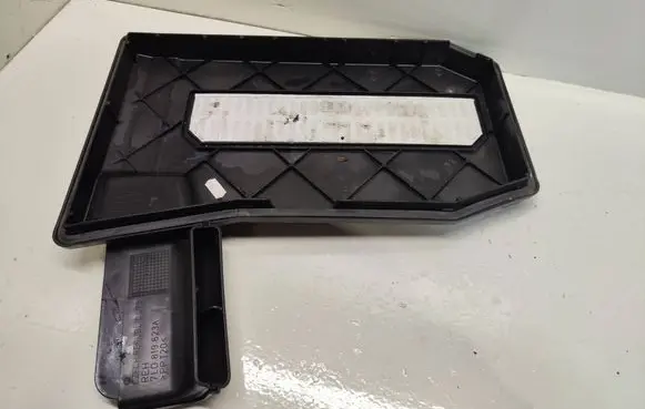 Volkswagen Touareg I Battery box tray cover/lid 547570 7L0864643B