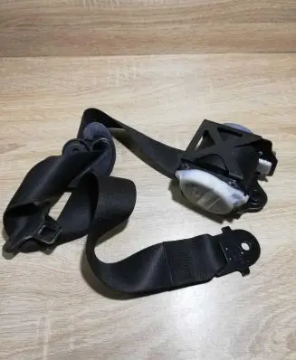 Middle seatbelt (rear)