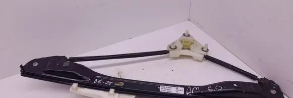 Rear window lifting mechanism without motor
