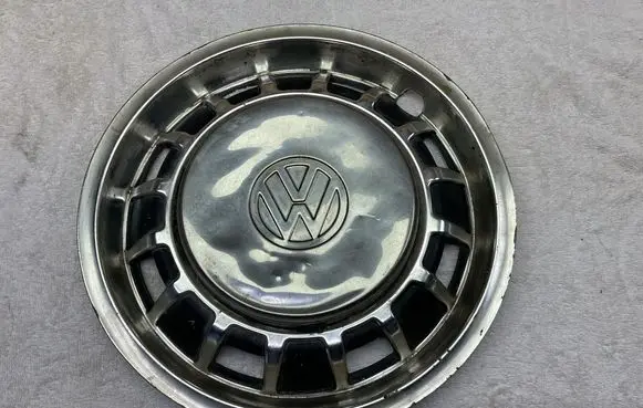 Volkswagen Jetta VI R13 wheel hub/cap/trim 161601155