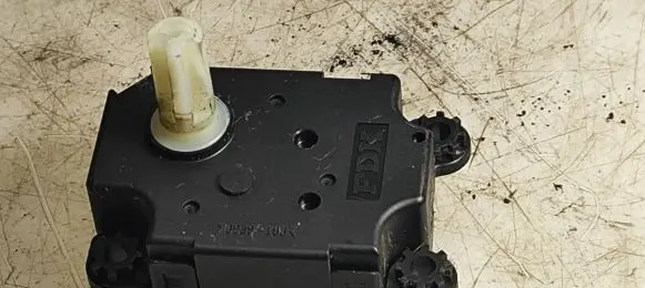 Mitsubishi Lancer VIII Air flap motor/actuator CSA512T010 89Y1A VHB3030005A