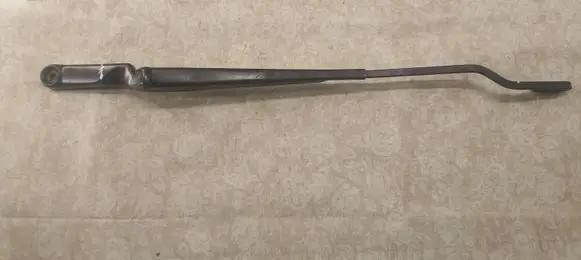 Volkswagen Golf IV Front wiper blade arm