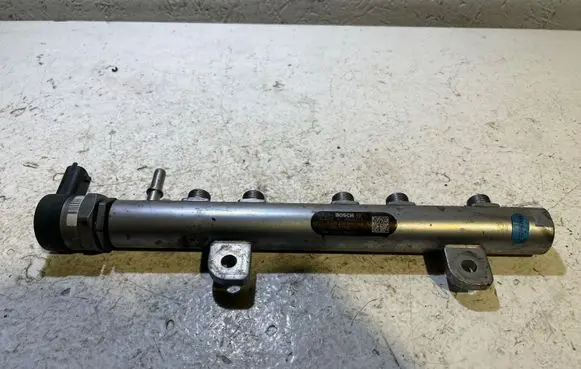 Jeep Grand Cherokee Fuel distributor 35022119G 000323L3 0445216044