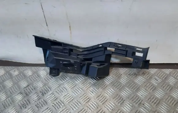 Audi A8 S8 D4 4H Front bumper mounting bracket 4G0807095