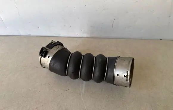 BMW 5 G30 G31 Intercooler hose/pipe 8571024