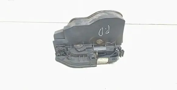 BMW X3 E83 Front door lock 7167072