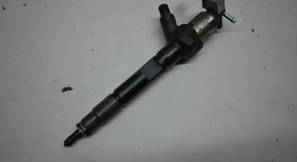 Mazda CX-7 Fuel injector R2AA13H50