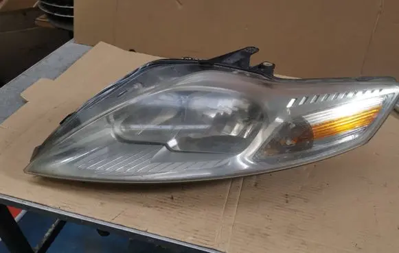 Ford Mondeo MK IV Headlight/headlamp