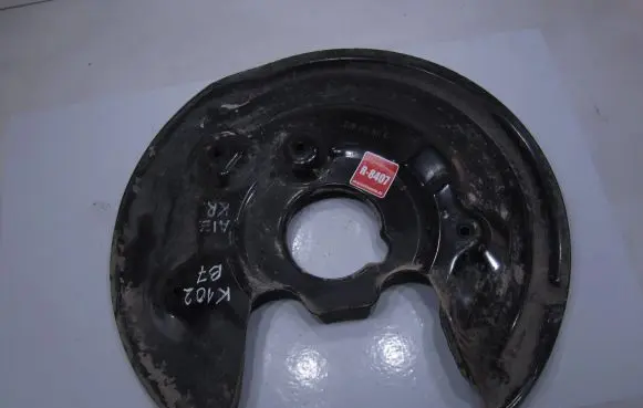 Volkswagen PASSAT B7 Rear brake disc plate dust cover 5N0615611C