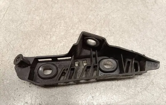Front bumper mounting bracket