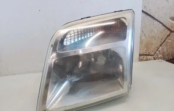 Ford Connect Headlight/headlamp