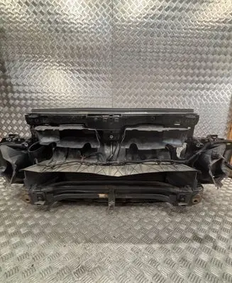 Volkswagen Touareg II Radiator support slam panel 