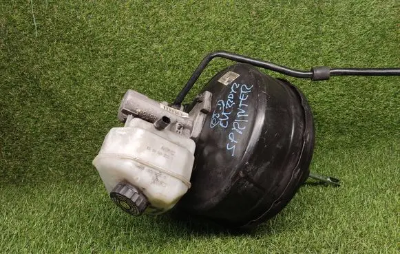 Mercedes-Benz Sprinter W906 Brake booster A9064300308 0304051513