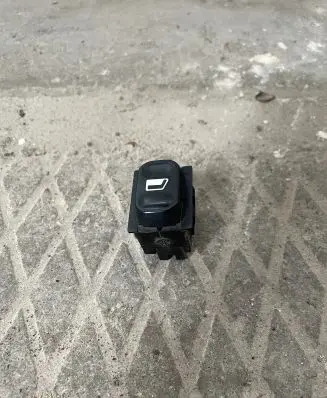 Citroen Berlingo Electric window control switch M6122