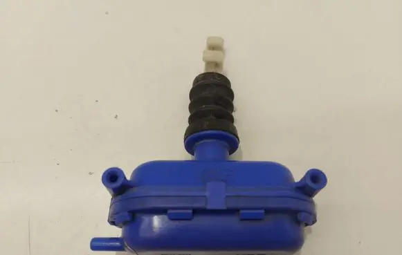 Volkswagen Golf II Central locking vacuum pump 443862153B